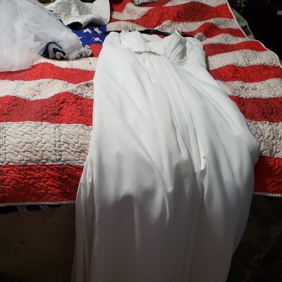 Chiffon wedding dress - Picture 1 of 5